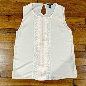 Forever 21 size L peachy pink tank top with lace trim